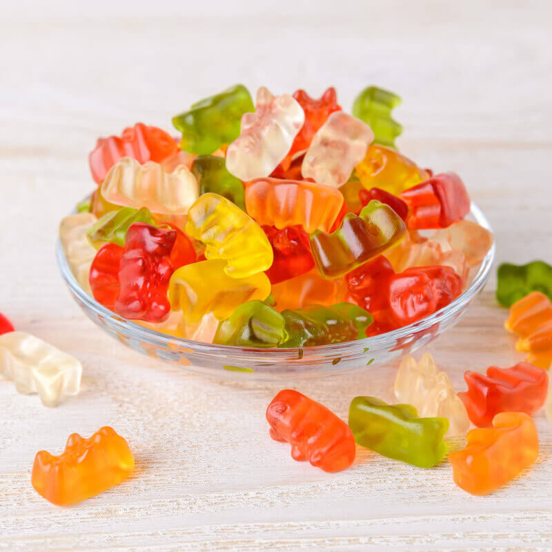 グミを抱えて食べる喜び